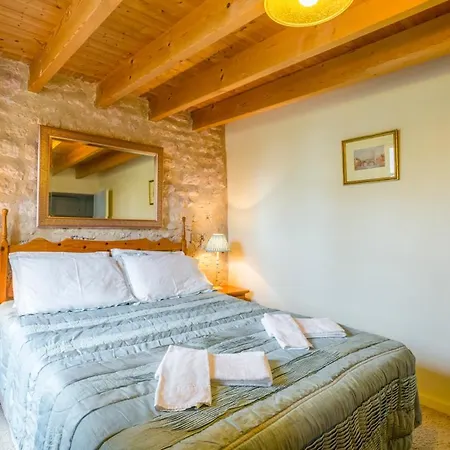 Sleeps 12 Pool Wifi Villa