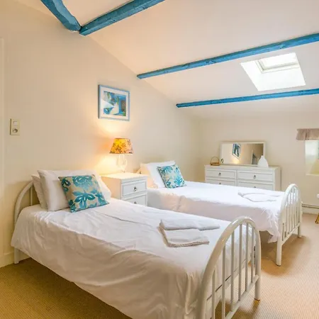 Villa Sleeps 12 Pool Wifi Belluire