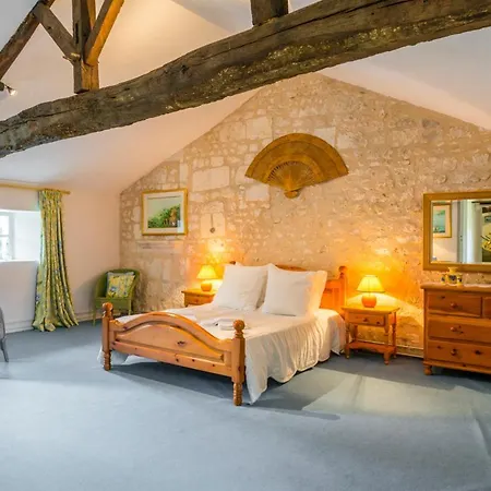 Sleeps 12 Pool Wifi Belluire