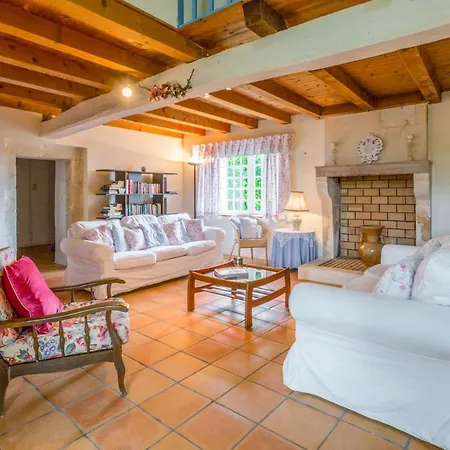 Sleeps 12 Pool Wifi Belluire